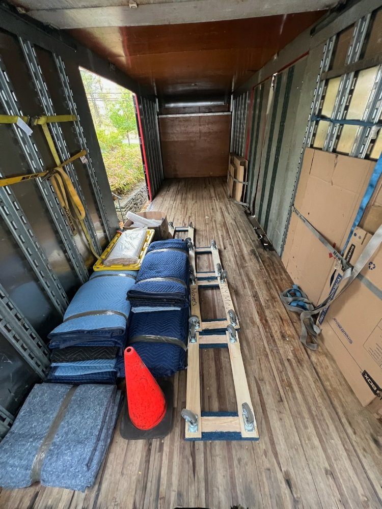 NY Minute Movers crew at work 3